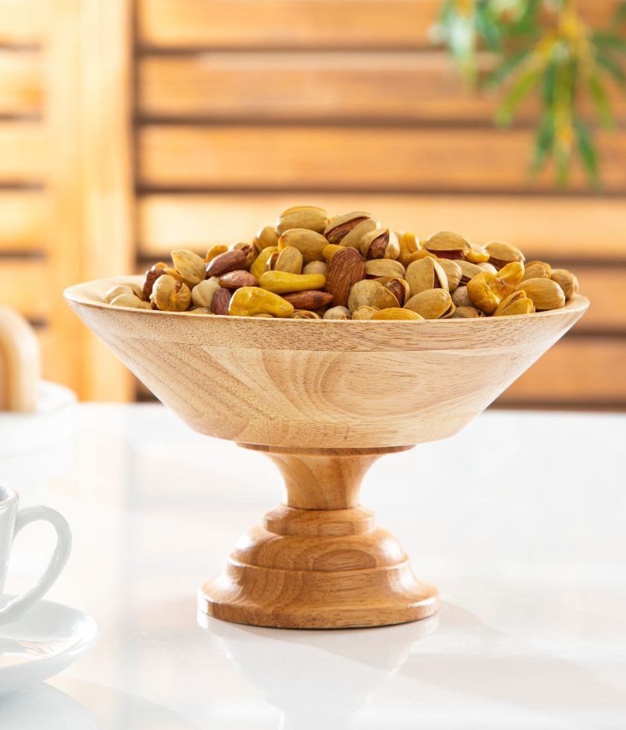 آجیل‌خوری پایه‌دار چوبی N01 روی میز پذیرایی