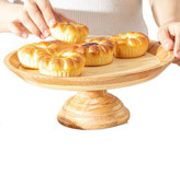 سینوا-ظرف شیرینیخوری چوبی گرد پایهدار مدل SW01 روی میز پذیرایی