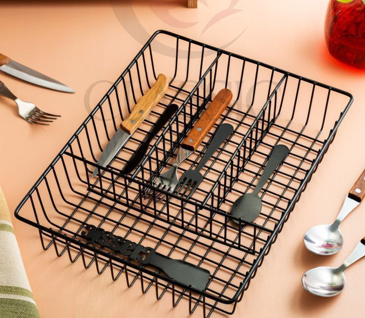 سینوا-سبد نظمدهنده قاشق و چنگال فلزی مشکی روی میز آشپزخانه